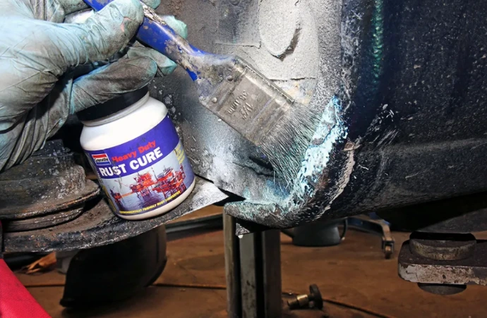 Application d'un traitement anti-corrosion avant peinture, garage A&amp;S Automobile