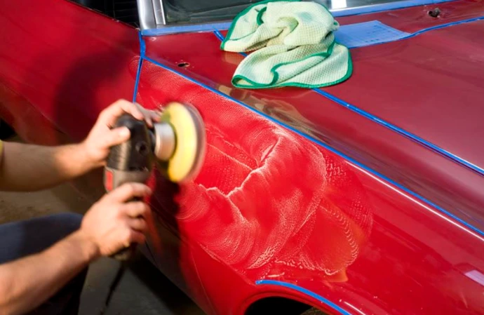 Décontamination de la carrosserie avant polissage, AS Automobile